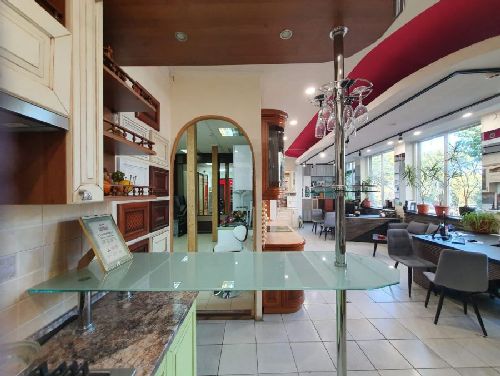 foto 5 16 Угловая кухня с антресолями до потолка - 63