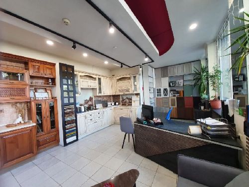 foto 5 19 Угловая кухня с антресолями до потолка - 66